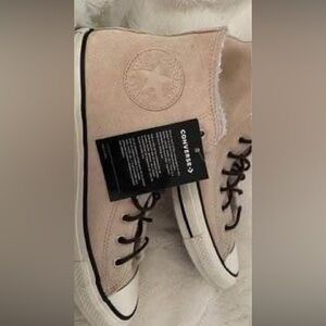 Women’s Sherpa Converse. Brand New in box! Size 9.
